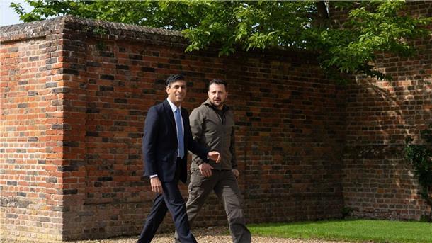 Premierminister Rishi Sunak mit Wolodymyr Selenskyj in Chequers, dem Landhaus des amtierenden Premierministers.