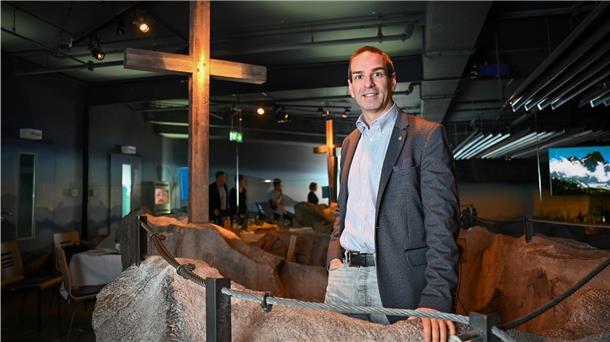 Pressegespräch mit Arne Dunker auf dem Gipfel der Schweiz im Klimahaus.