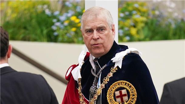 Prinz Andrew, Duke of York, kommt zur Krönungszeremonie des britischen Königs Charles III.