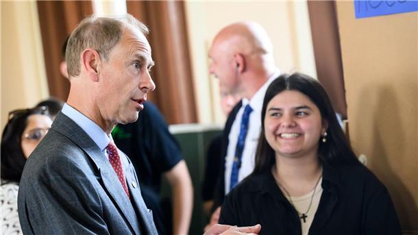 Prinz Edward beim Besuch der Schule am Schillerpark in Berlin-Wedding.