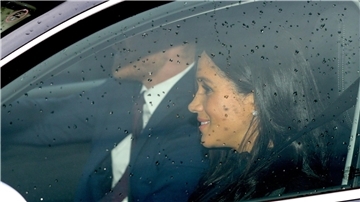 Prinz Harry (l) und seine Frau Meghan, Herzogin von Sussex, 2018 in London.