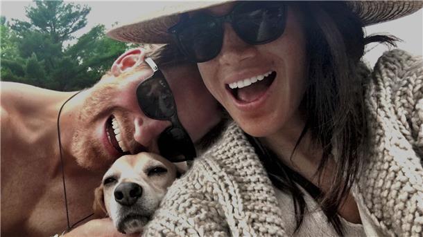 Welle der Empörung über Doku „Harry & Meghan“ Prinz Harry und Herzogin Meghan in einer Szene der Dokumentation „Harry & Meghan“.