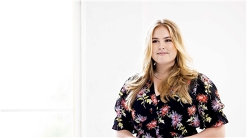 Prinzessin Amalia begleitet ihre Eltern auf einer offiziellen Reise.