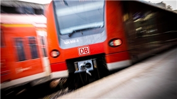 Pro Bahn fordert eine bessere Vorbereitung auf die neunmonatige Vollsperrung zwischen Hamburg und Berlin. (Archivfoto)