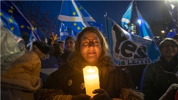 Pro-EU-Aktivisten versammeln sich Ende Januar 2020 im Rahmen einer Kundgebung gegen den Brexit unter dem Namen „Missing EU Already“, vor dem Schottischen Parlament in Edinburgh.