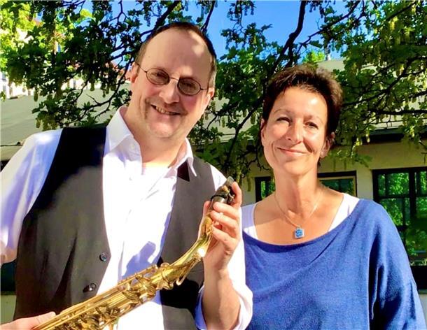 Simon Bellett und Schauspielerin Susanne Schwan laden zum Benefiz-Konzert in die katholische Herz-Jesu-Kirche Bremerhaven Lehe ein.