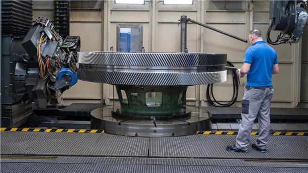 Erstes Auftragsplus im Maschinenbau seit anderthalb Jahren Produktion bei einem Getriebehersteller. Nach anderthalb Jahren durchgehender Minusraten sind im April die Bestellungen von Maschinen und Anlagen aus Deutschland zum ersten Mal wieder gewachsen.