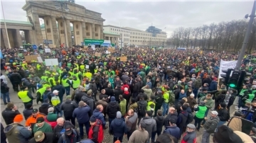 Protest  in Berlin: Auch Landwirte aus dem Cuxland sind dabei