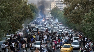 Protest in der Innenstadt von Teheran am 21. September nach dem Tod der 22-jährigen Mahsa Amini.