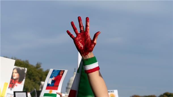 Teheran: Protest gegen Geschlechtertrennung in Uni-Mensa Proteste gegen das iranische Regime in der US-Hauptstadt Washington.