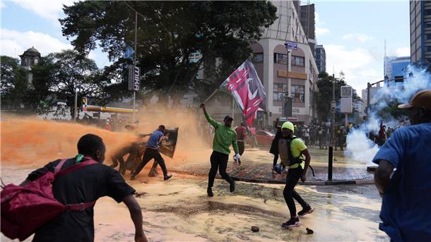 Chaos, Zerstörung, Plünderungen bei Protesten in Kenia Proteste gegen geplante Steuererhöhungen: Es wird befürchtet, dass die Lebenshaltungskosten weiter steigen.