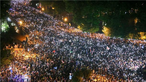 Deutschland und Frankreich besorgt über Lage in Georgien Proteste in Georgien gegen das „russische Gesetz“.