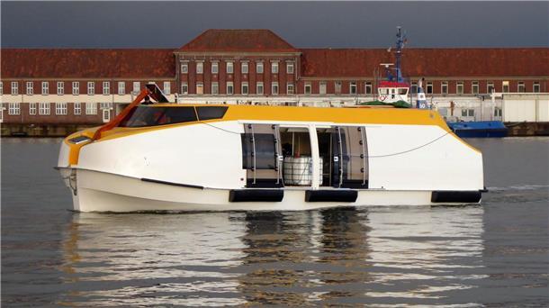 Prototyp eines neuen Rettungs- und Tenderbootes der Fassmer-Werft für ein Kreuzfahrtschiff bei einer Testfahrt im Dezember.