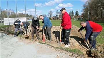 Bauarbeiten für eine Boulebahn beim TSV Uthlede