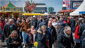 Puh, war das voll: Nach Corona kommen so viele Menschen wie auf der Fischparty etlichen Besuchern noch befremdlich vor.