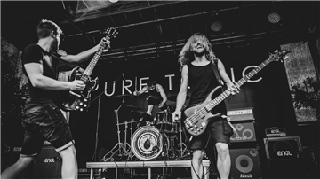 Pure Tonic live: Auf der Bühne sprüht die Band nur so vor Spielfreude.