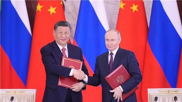 Putin und Xi bekräftigen in Moskau enge Partnerschaft Putin und Xi bekräftigen Partnerschaft.