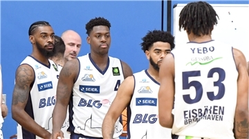 Qiydar Davis (links) wird in der kommenden Saison gemeinsam mit Armani Moore (Mitte) und Carrington Love (rechts) für die Eisbären Bremerhaven spielen.