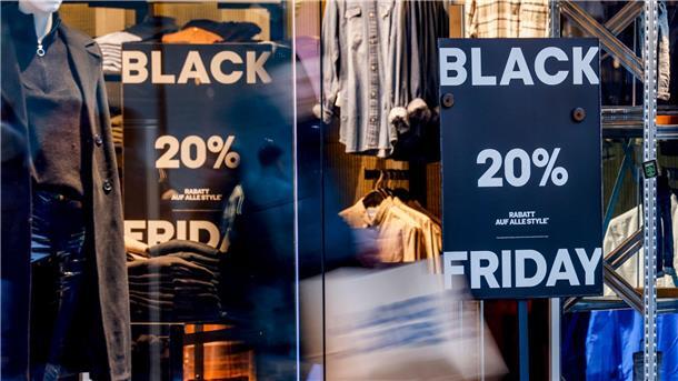 Rabatte, Rabatte, Rabatte: Viele Händler werben rund um den Black Friday mit Angeboten.