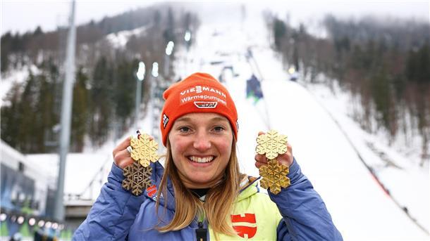 Favoriten, TV, Chancen: Das muss man zur Nordisch-WM wissen Räumte in Planica ab: Skispringerin Schmid und ihre vier Medaillen.