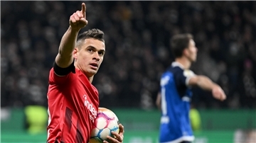 Rafael Borre von Eintracht Frankfurt steht vor einem Wechsel zu Werder Bremen.