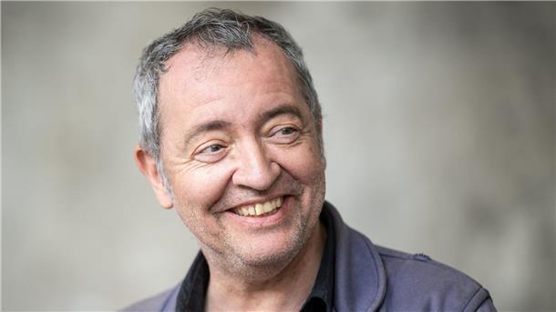 Rainald Grebe verzichtet auf sein „Markenzeichen“ Rainald Grebe gibt Ende Juli das Konzert „Halleluja Berlin“ in der Waldbühne.