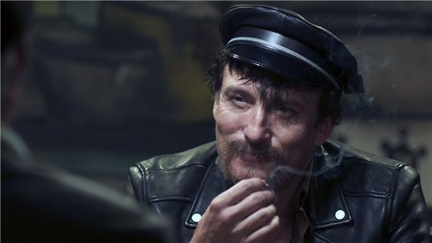 Masucci als Fassbinder: Arte zeigt „Enfant Terrible“ Rainer Werner Fassbinder (Oliver Masucci) geht dahin, wo es weh tut - im Film und im Leben.