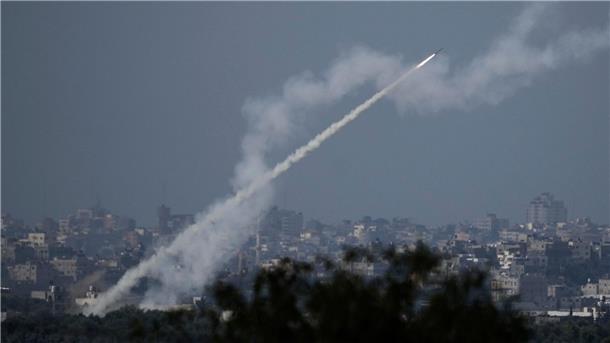 Humanitäre Lage in Gaza spitzt sich zu Raketen werden aus dem Gazastreifen auf Israel abgefeuert.