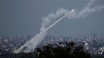 Raketen werden aus dem Gazastreifen auf Israel abgefeuert.