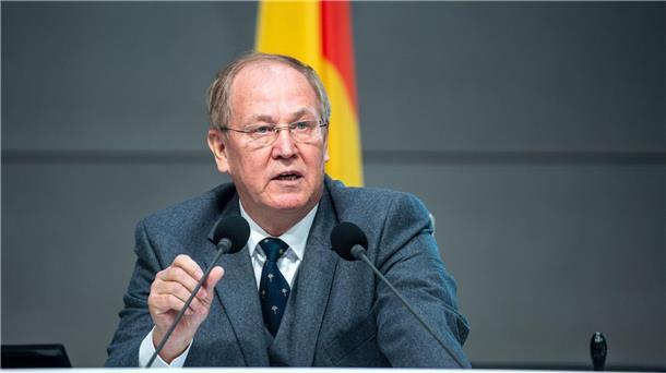Erster Landtagsabgeordneter in Hannover tritt Werteunion bei Rakicky war bis Januar Chefarzt einer Klinik in Helmstedt und seit 2016 Mitglied der AfD. Die Partei verließ er im September.