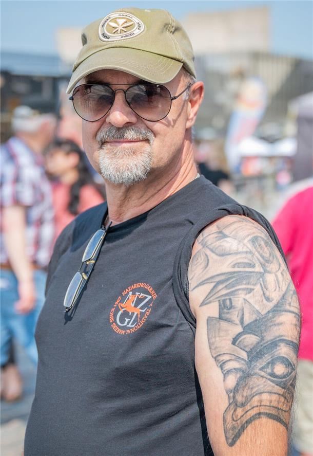 Maritime Tage in Bremerhaven: Das sind die coolsten Tattoos auf dem Fest (Fotos) Ralf aus Bremen zeigt seinen Totempfahl.