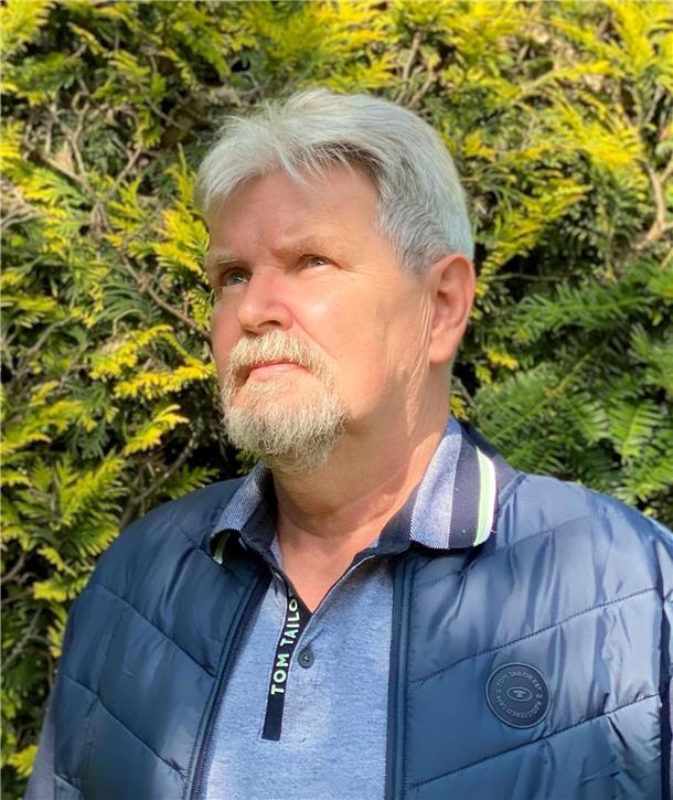 Ein Mann im Garten