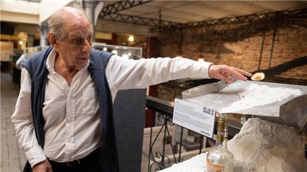 „Wunder der Anden“: Wie die Rugby-Spieler überleben konnten Ramon Sabella, Überlebender des Flugunfalls, erzählt seine Erfahrungen im Museum Anden 1972.
