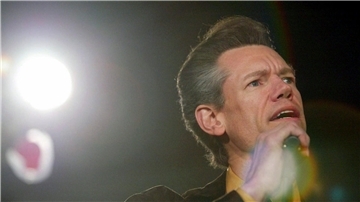 Randy Travis meldet sich nach einer längeren krankheitsbedingten Pause zurück.