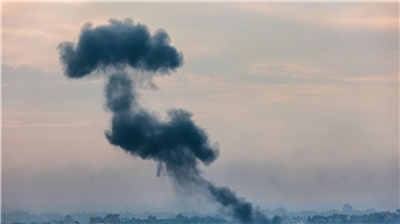 Rauch steigt nach einem israelischen Angriff aus dem Gazastreifen auf.