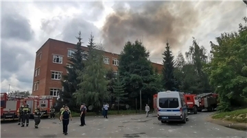 Rauch steigt über dem Fabrikgelände in Sergijew Possad auf.