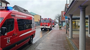 Rauchentwicklung in einer Steckdose hat am Donnerstag in Gnarrenburg zu einem Feuerwehreinsatz geführt.
