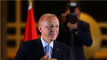 Recep Tayyip Erdogan vor Anhängern im Präsidentenpalast in Ankara.