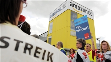 Regelmäßig ruft Verdi die Amazon-Mitarbeiter der deutschen Verteilerzentren zu Streiks auf.