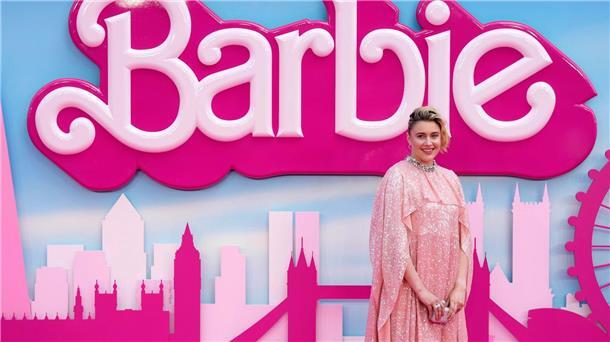 Trotz Forderungen nach Verbot: Libanon zeigt „Barbie“-Film Regisseurin Greta Gerwig bei der Ankunft zur „Barbie“-Premiere in London