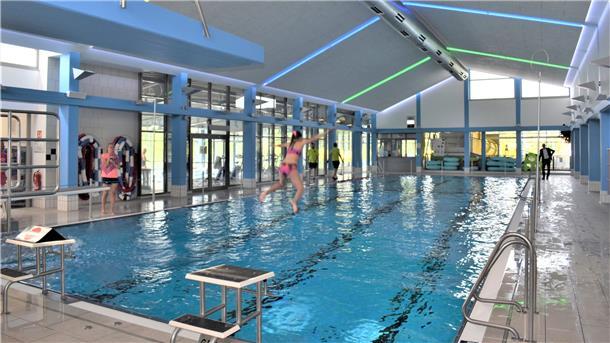Reinspringen und wohlfühlen war laut vielen Besuchern einmal. Die Moor-Therme in Beers hat die Wassertemperatur gesenkt. Das verärgert viele Gäste.
