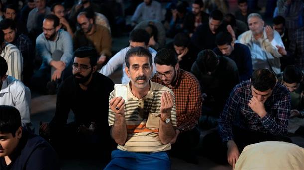 Irans Präsident und Außenminister tot: Staatstrauer befohlen Religionsführer Ajatollah Ali Chamenei rief die Nation dazu auf, für den Präsidenten zu beten.
