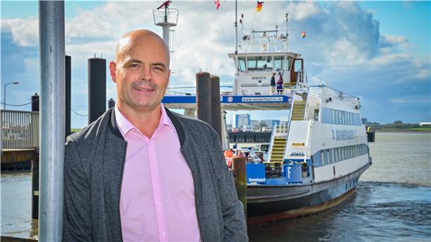 Remo Guglielmi, der als Decksmann auf der Weserfähre arbeitet, ist eines der Gesichter an der Fassade des Deutschen Auswandererhauses.