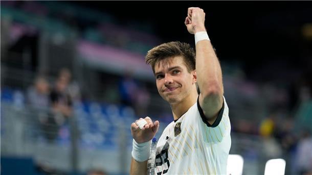 Handball-Nationalspieler Uscins bleibt in Hannover Renars Uscins bejubelt seine Tore weiter in Hannover.