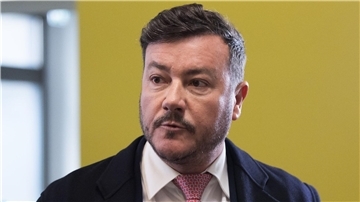 Rene Benko trifft zur Verhandung ein.