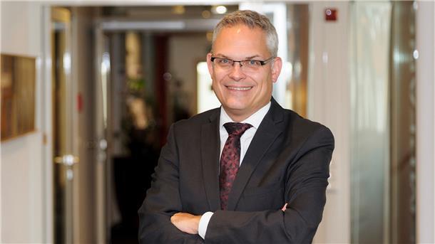 Renke Havekost ist Rechtsanwalt und Notar in der Kanzlei von Dr. Schmel in Bremerhaven.