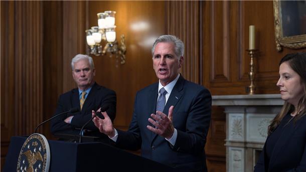 US-Kongress verhindert Shutdown - Ukraine als Verlierer Republikaner Kevin McCarthy legte den Übergangshaushalt überraschend vor und setzte damit die Demokraten unter Druck.