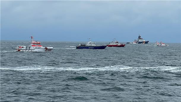 Keine Hoffnung für vermisste Seeleute Rettungskräfte waren mit mehreren Schiffen, Tauchern und Hubschraubern im Einsatz, um nach den Schiffbrüchigen zu suchen.
