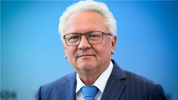 Rheinmetall-Chef Armin Papperger ist erfreut über den Aktienkurs seiner Firma.