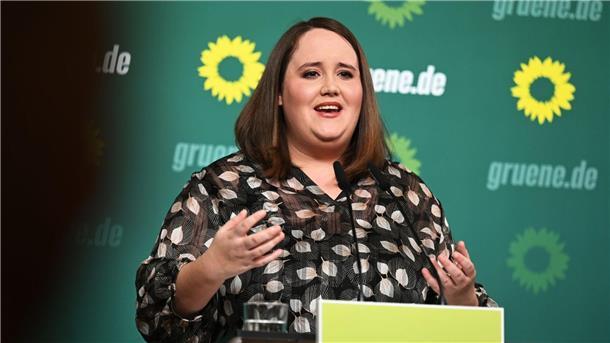Grünen-Chefin Ricarda Lang hat sich verlobt Ricarda Lang kennt ihren Verlobten schon mehrere Jahre.